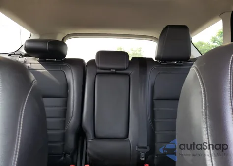 2017 Ford Escape Titanium z USA, uszkodzony, nr VIN 1FMCU9J91HUA03427